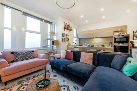 Park Avenue, Alexandra Park, N22 7HA 2 bed flat for sale