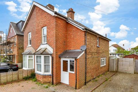 Lee Street, Horley RH6 3 bed semi