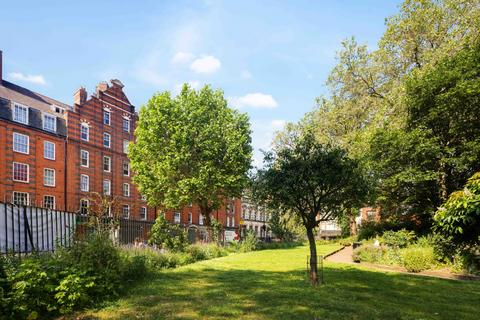 Cleeve House, Calvert Avenue, London, E2 2 bed flat for sale