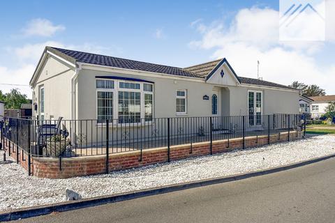 Kings Park, Creek Road, Canvey Island 2 bed bungalow for sale