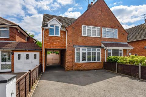 44 Sandringham Road, Wombourne... 3 bed semi
