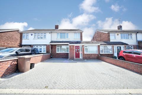 Kinross Crescent, Luton... 4 bed semi