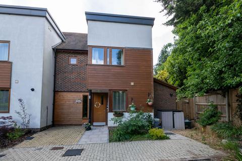 Edwards Close, Winchester SO23 3 bed townhouse for sale