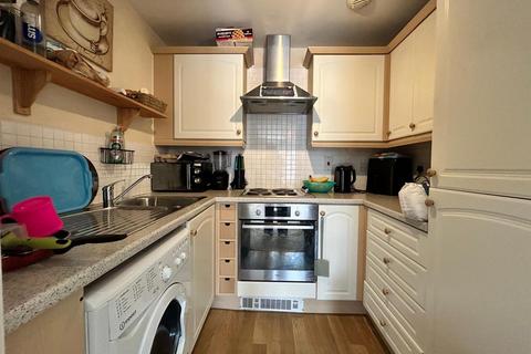 Oakwood Grove, Radcliffe M26 2YL 2 bed apartment for sale