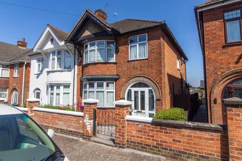 Dixon Drive, Leicester, LE2 3 bed semi