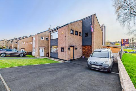 Hawk Road, New Mills, SK22 4 bed link detached house for sale