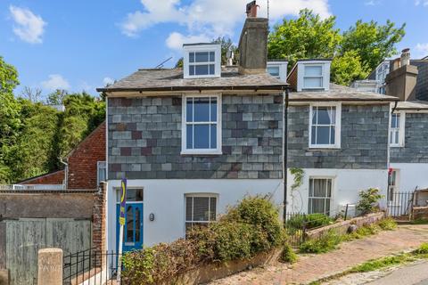 Chapel Hill, Lewes, East Sussex, BN7 2BB 2 bed semi