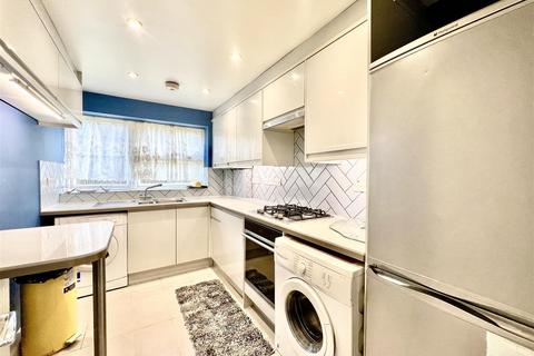 Lampton Road, Hounslow TW3 2 bed apartment for sale