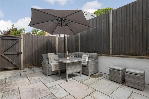 Westview Avenue, Whyteleafe CR3 2 bed maisonette for sale