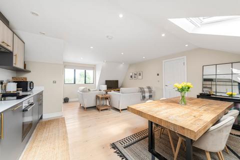 St Andrews Court, Waynflete Street... 2 bed flat for sale