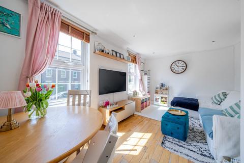 Ryculff Square, London, SE3 2 bed maisonette for sale