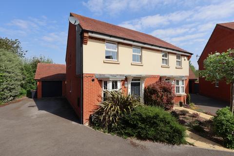 Lupine Road, Denvilles, Havant 3 bed semi