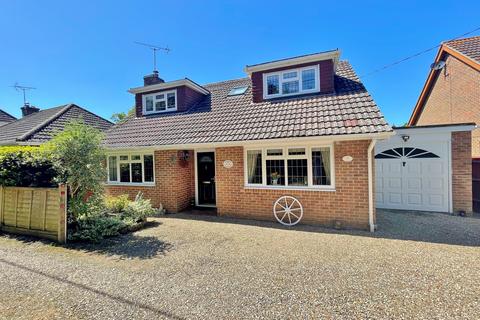 Longmeadow Gardens, Hythe 4 bed chalet for sale