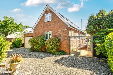 Park Road, Shepperton, TW17 3 bed detached house for sale