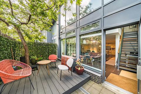 Fairfield Road, London E3 1 bed flat for sale