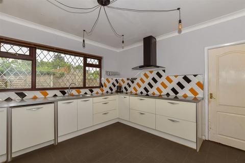 Downs View Road, Maidstone ME14 4 bed chalet for sale