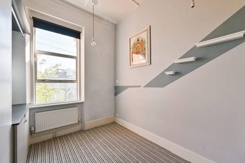 Longley Road, Tooting Graveney... 2 bed flat for sale
