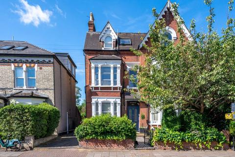 Longley Road, Tooting Graveney... 2 bed flat for sale