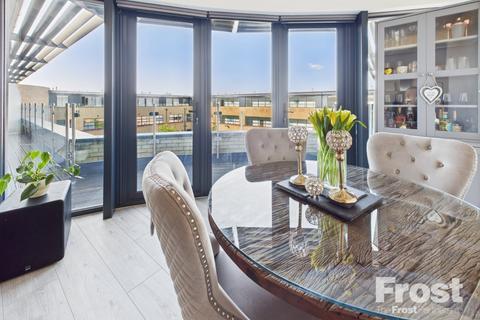 Heron Drive, Langley, Berkshire, SL3 2 bed apartment for sale