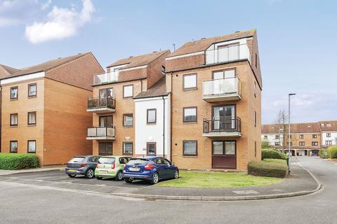 Horse Sands Close, Southsea PO4 3 bed flat for sale