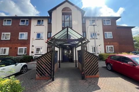 Reeves Court, Canterbury Gardens... 3 bed apartment for sale