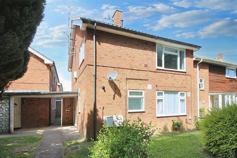 Cradley Walk, Aylesbury 1 bed flat for sale