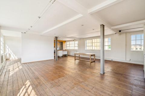 Princelet Street, London, E1 2 bed apartment for sale