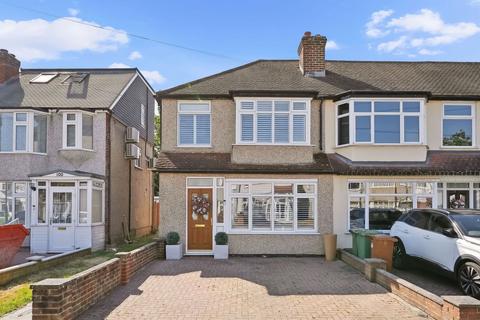 St. Margarets Avenue, Cheam, SM3 4 bed end of terrace house for sale