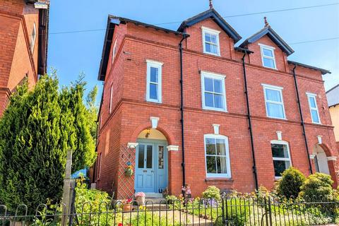 151 Watling Street South, Church... 5 bed semi