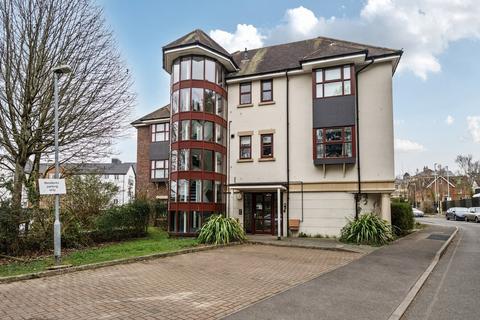 Turk Street, Alton, Hampshire, GU34 2 bed flat for sale