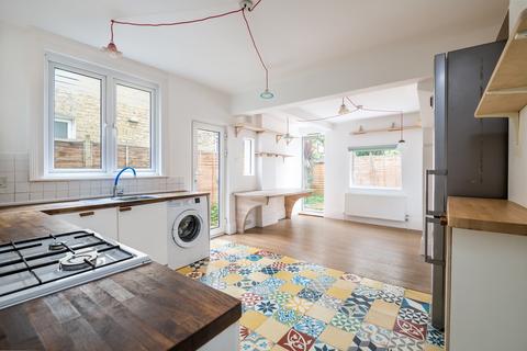 Inverton Road Nunhead 2 bed ground floor maisonette for sale