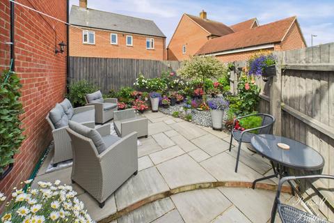 Bobbins Way, Buckingham 2 bed coach house for sale