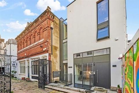 Borough High Street, London SE1 2 bed flat for sale
