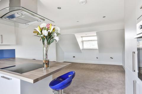 Holmesdale Road, South Norwood 2 bed flat for sale