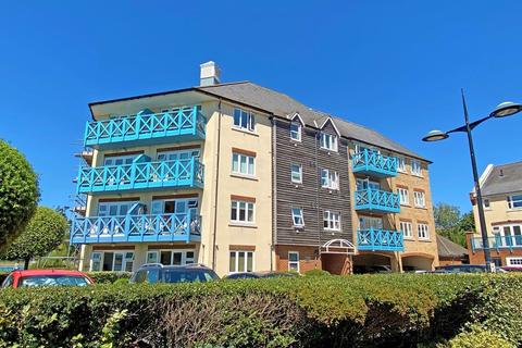 3 bedroom flat for sale