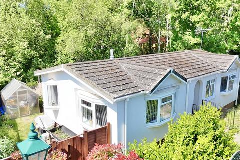 Mytchett Farm Park, Camberley GU16 2 bed mobile home for sale