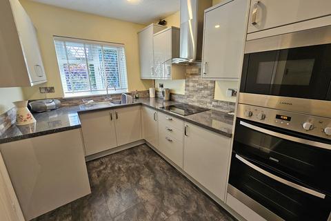 Barnside Way, Moulton, Northwich, CW9 2 bed detached bungalow for sale