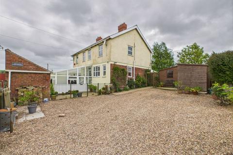 1 Dovendale Farm Cottages, Tathwell... 3 bed semi
