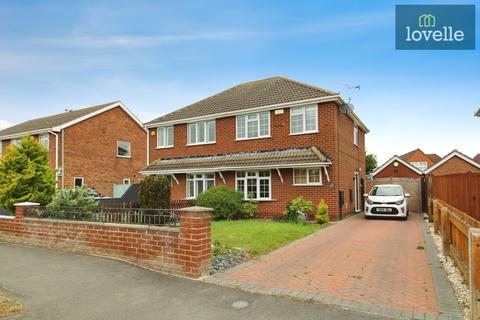Woodhall Drive, Waltham DN37 3 bed semi