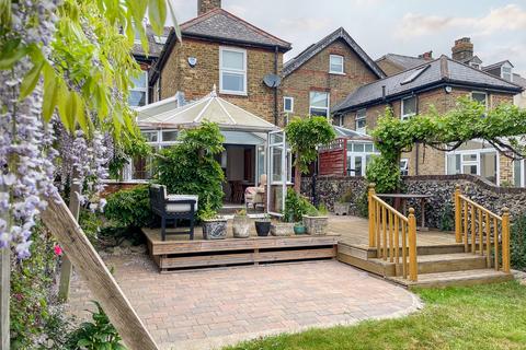 Pelham Road, Gravesend, DA11 0HW 5 bed semi
