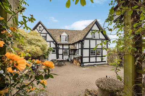 Evesham Road, Cheltenham GL52 3 bed cottage for sale