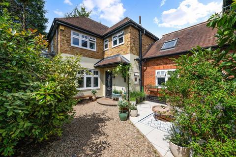 Devonshire Road, WEYBRIDGE, KT13 4 bed house for sale