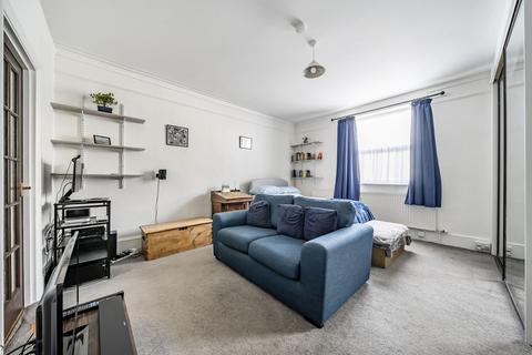 Grovehill Road, Surrey RH1 1 bed apartment for sale