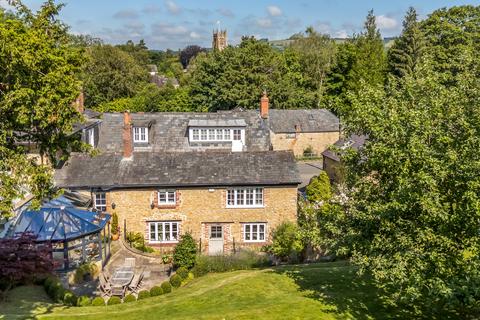 Bridport Road, Beaminster, Dorset, DT8 4 bed semi