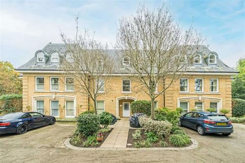 Holmesdale Road, Teddington TW11 3 bed flat for sale