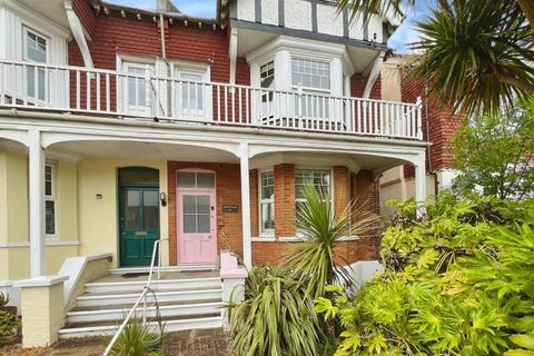 5 bedroom semi-detached house for sale