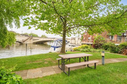 Caversham,  Riverside setting, ... 2 bed flat for sale