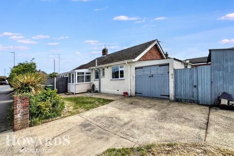 Beccles Road, Bradwell 3 bed detached bungalow for sale