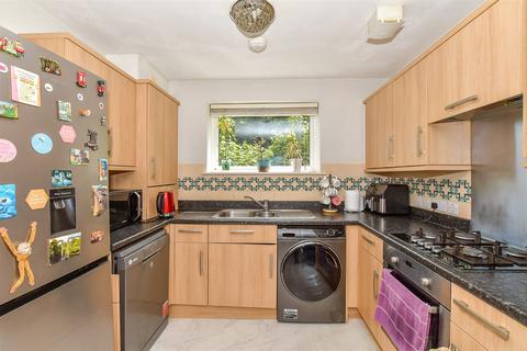Medway Road, Tunbridge Wells, Kent 2 bed ground floor flat for sale