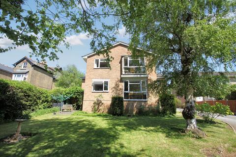 Whitehall Road, Woodford Green, IG8 2 bed ground floor flat for sale